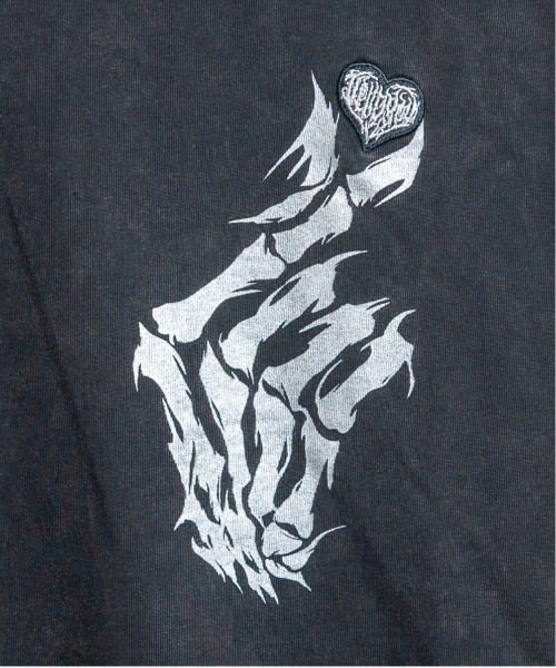 BACKSTAGE PASS(バックステージパス)の「FINGER HEART-S LS(フィンガーハートS LS)クルーネック プリント ショート丈 ロンT(Tシャツ/カットソー・メンズ・ダークグレー・FREE)」の4枚目の写真