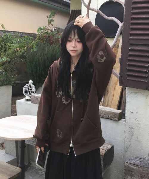 OURSAYSOUR(アワーセイアワー)の「OURS ホピ アプリケ フードパーカー チャコール(パーカー・レディース・チャコールグレー・MEDIUM/LARGE)」の2枚目の写真