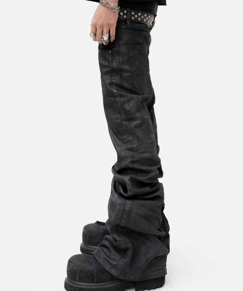 The Lowkey Club（ザロウキークラブ）の「【LOWKEY CLUB】FLARED COATED JEANS / 【ロウキー クラブ】コーティングフレアデニムパンツ（デニムパンツ・メンズ・ブラック・S/M）」の4枚目の写真