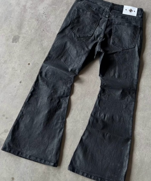 The Lowkey Club（ザロウキークラブ）の「【LOWKEY CLUB】FLARED COATED JEANS / 【ロウキー クラブ】コーティングフレアデニムパンツ（デニムパンツ・メンズ・ブラック・S/M）」の8枚目の写真