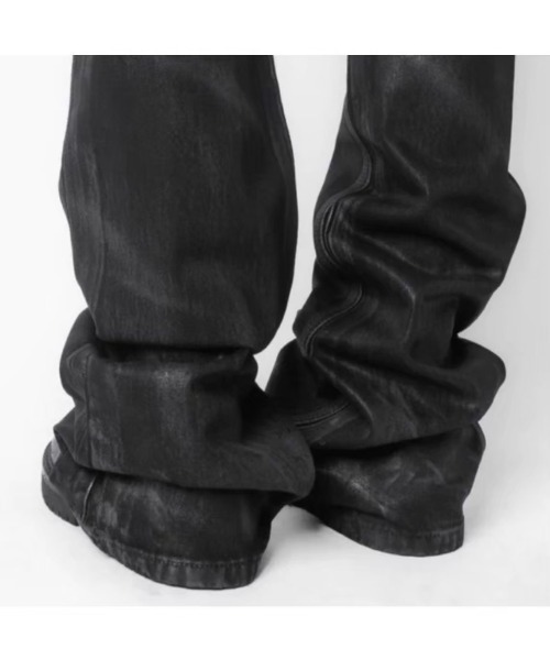 The Lowkey Club（ザロウキークラブ）の「【LOWKEY CLUB】FLARED COATED JEANS / 【ロウキー クラブ】コーティングフレアデニムパンツ（デニムパンツ・メンズ・ブラック・S/M）」の6枚目の写真