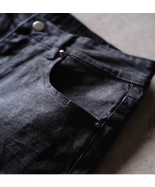 The Lowkey Club（ザロウキークラブ）の「【LOWKEY CLUB】FLARED COATED JEANS / 【ロウキー クラブ】コーティングフレアデニムパンツ（デニムパンツ・メンズ・ブラック・S/M）」の9枚目の写真