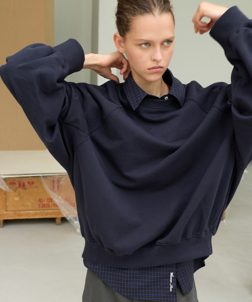LEVAR(レバー)の「Curve Sleeve Sweatshirt - Classic Navy(スウェット・レディース・その他・FREE)」の1枚目の写真