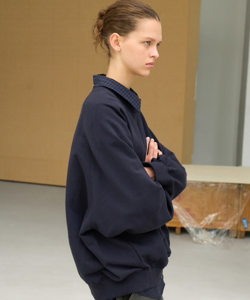 LEVAR(レバー)の「Curve Sleeve Sweatshirt - Classic Navy(スウェット・レディース・その他・FREE)」の2枚目の写真