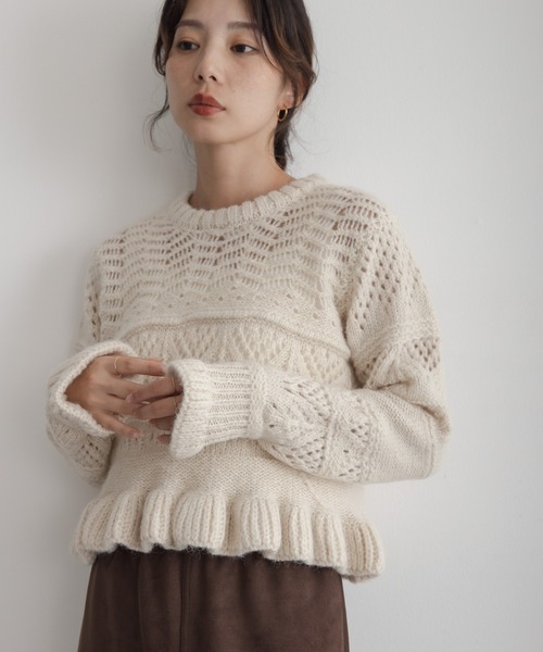 URBAN RESEARCH Sonny Label(アーバンリサーチサニーレーベル)の「アイレットフリルニット(ニット/セーター・レディース・アイボリー/イエロー/チャコールグレー・FREE)」の5枚目の写真