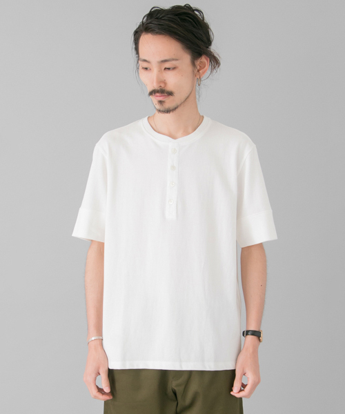 URBAN RESEARCH(アーバンリサーチ)の「UR 強撚鹿の子ヘンリー(Tシャツ/カットソー・メンズ・ホワイト/ネイビー・MEDIUM/LARGE)」の3枚目の写真