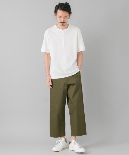URBAN RESEARCH(アーバンリサーチ)の「UR 強撚鹿の子ヘンリー(Tシャツ/カットソー・メンズ・ホワイト/ネイビー・MEDIUM/LARGE)」の5枚目の写真