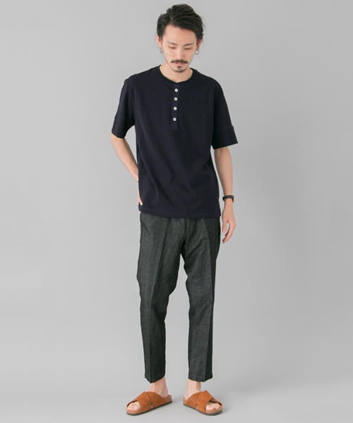 URBAN RESEARCH(アーバンリサーチ)の「UR 強撚鹿の子ヘンリー(Tシャツ/カットソー・メンズ・ホワイト/ネイビー・MEDIUM/LARGE)」の6枚目の写真