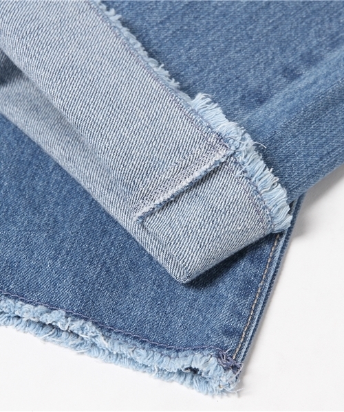 Honeys（ハニーズ）の「カットオフデニムパンツ（デニムパンツ・レディース・ライトインディゴブルー/インディゴブルー・M/S/L）」の12枚目の写真