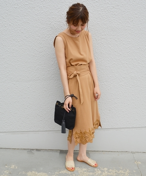 Khaju(カージュ)の「Khaju:エンブロイダリーヘムカットワンピース(ワンピース・レディース・ブラック/キャメル・ONE SIZE)」の11枚目の写真