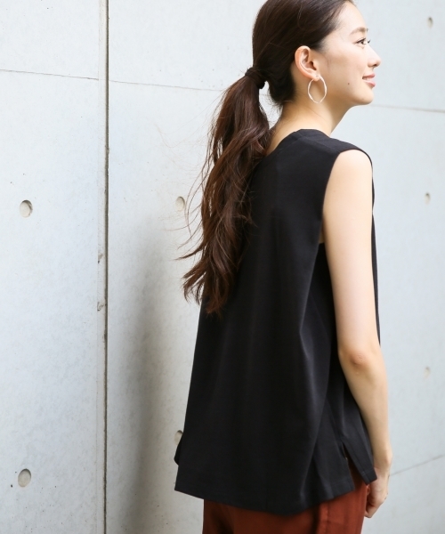 LEPSIM（レプシィム）の「キノウツキバックフレアノースリーブ　802575（タンクトップ・レディース・ブラック/パープル/オフホワイト・FREE）」の2枚目の写真