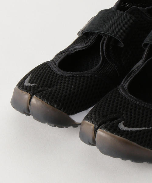 NIKE（ナイキ）の「＜NIKE（ナイキ）＞∴WOMENS AIR RIFT エアリフト Ψ ◆（スニーカー・レディース・ホワイト/ブラック・24cm/23cm/26cm/25cm）」の3枚目の写真