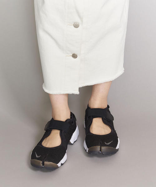 NIKE（ナイキ）の「＜NIKE（ナイキ）＞∴WOMENS AIR RIFT エアリフト Ψ ◆（スニーカー・レディース・ホワイト/ブラック・24cm/23cm/26cm/25cm）」の5枚目の写真