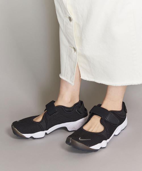 NIKE（ナイキ）の「＜NIKE（ナイキ）＞∴WOMENS AIR RIFT エアリフト Ψ ◆（スニーカー・レディース・ホワイト/ブラック・24cm/23cm/26cm/25cm）」の6枚目の写真
