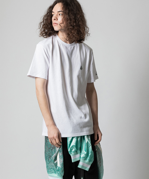 THE MORNING AFTER(ザ モーニング アフター)の「[ WOODS / ウッズ } ロゴ刺繍T(Tシャツ/カットソー・メンズ・ホワイト/ブラック/ネイビー・MEDIUM/LARGE/X-LARGE)」の1枚目の写真