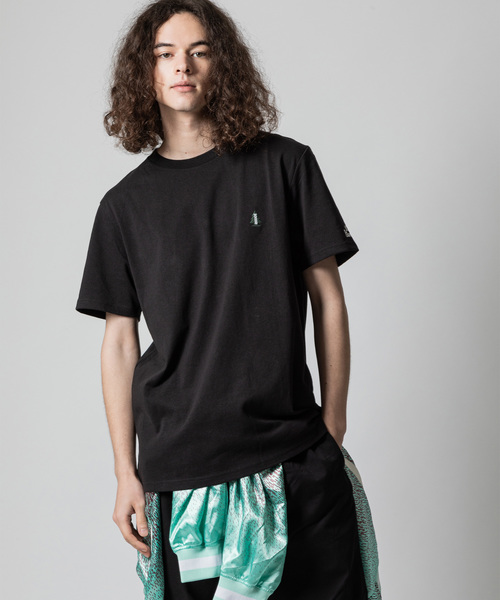 THE MORNING AFTER(ザ モーニング アフター)の「[ WOODS / ウッズ } ロゴ刺繍T(Tシャツ/カットソー・メンズ・ホワイト/ブラック/ネイビー・MEDIUM/LARGE/X-LARGE)」の2枚目の写真