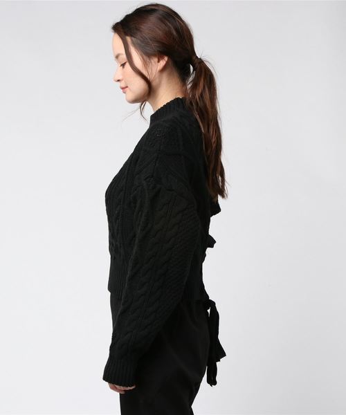 archives（アルシーヴ）の「バックレースアップケーブルニット（ニット/セーター・レディース・ブラック/ブラウン/アイボリー/ラベンダー・MEDIUM）」の5枚目の写真