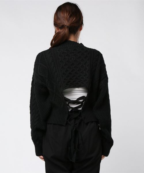 archives（アルシーヴ）の「バックレースアップケーブルニット（ニット/セーター・レディース・ブラック/ブラウン/アイボリー/ラベンダー・MEDIUM）」の6枚目の写真