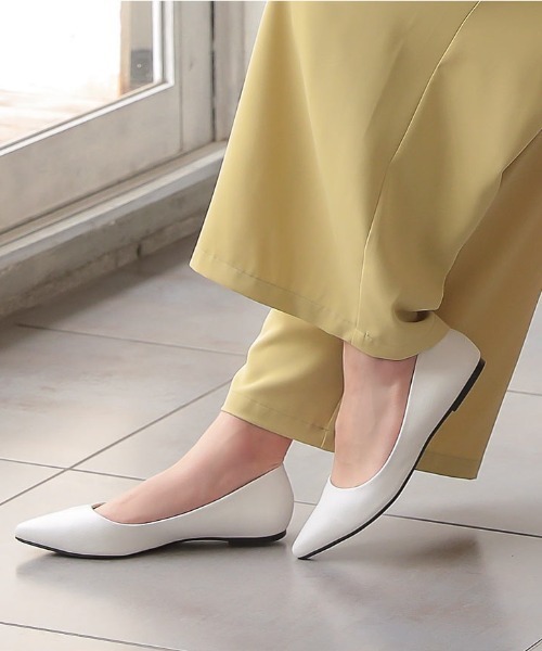 KOBE LETTUCE（コウベレタス）の「ポインテッドトゥベーシックフラットパンプス（パンプス・レディース・ブラック/パイソン/テラコッタ/グレイッシュベージュ/その他/レオパード/グリーン/パープル/ブラウン系その他/ピンク/シルバー/ブラウン/イエロー/ライトグリーン/その他1/ホワイト系その他/ピンク系その他/ホワイト/ブラック系その他/カーキ/ブラック系/ベージュ系/その他2/ホワイト系その他2・LL/S/M/L）」の3枚目の写真