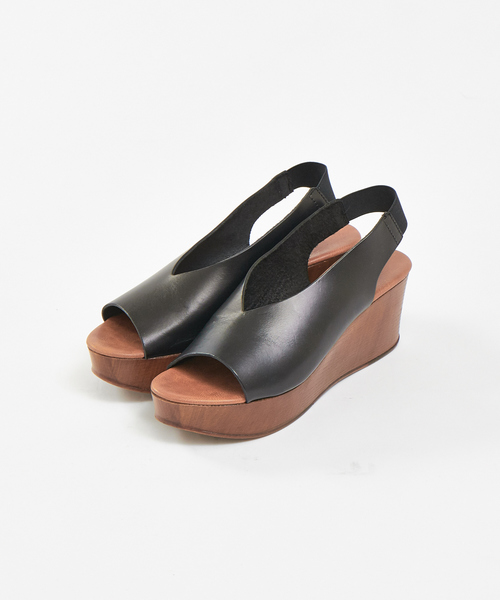 PICHE ABAHOUSE（ピシェ アバハウス）の「★ENESS/Ｖカットサンダル（サンダル・レディース・ブラック/ブラウン・37/38/36）」の2枚目の写真