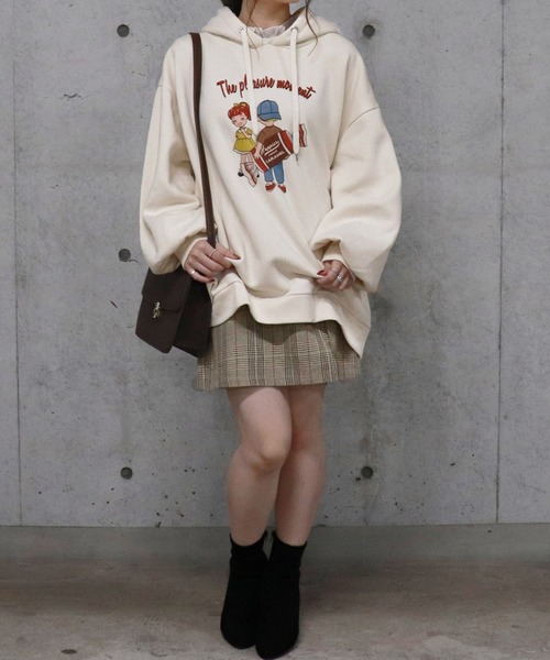 PairPair（ペアペア）の「男の子＆女の子お菓子プリントビッグパーカー（パーカー・レディース・アイボリー/モカ・FREE）」の6枚目の写真