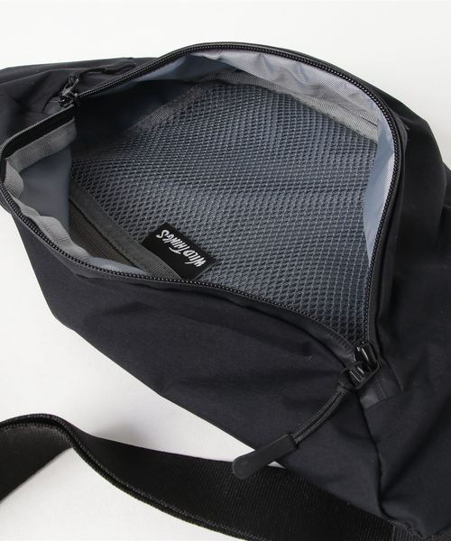 WILD THINGS（ワイルドシングス）の「【WILD THINGS/ワイルドシングス】DELFY ボディバック / WT-380-1004（ボディバッグ/ウエストポーチ・メンズ・ブラック/ベージュ/ターコイズブルー・FREE）」の5枚目の写真