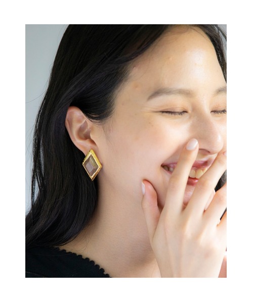 Ayler(アイラー)の「Ayler アイラー / Piace ストーンカットピアス(ピアス(両耳用)・レディース・エメラルド/グレー/ブラウン・FREE)」の2枚目の写真