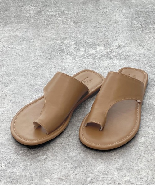 LAKOLE(ラコレ)の「トングフラットサンダル / LAKOLE(サンダル・レディース・キャメル/クリーム/ブラック・LARGE/MEDIUM)」の3枚目の写真