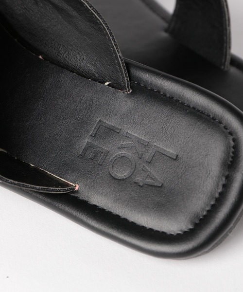 LAKOLE(ラコレ)の「トングフラットサンダル / LAKOLE(サンダル・レディース・キャメル/クリーム/ブラック・LARGE/MEDIUM)」の8枚目の写真