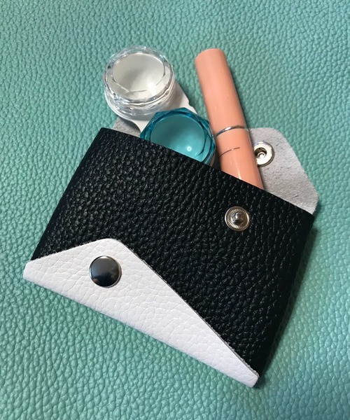 PARKS TOKYO SELECT(パークストウキョウセレクト)の「【kostikal./コスティカル】(KST)名刺入れ(名刺入れ・メンズ・キャメル/ブラック/ブラウン/ブラック系その他/チョコ/ライトグリーン/オレンジ/グレイッシュベージュ/ワイン/ブラウン系その他/ピンクゴールド/オレンジ系その他2/パープル系その他/オレンジ系その他/レッド系その他2/ブラック×パープル/ピンク系その他2/ブラウン系その他4/パープル系その他2/ブラウン系その他2/ベージュ系その他/レッド系その他/ブルー系その他2/ベージュ系その他2/ブラック系その他2/ブルー系その他/ピンク系その他/ブラウン系その他3/ネイビー系2/ベージュ系3/ベージュ系4/ベージュ系5/ベージュ系6/ネイビー系/ネイビー系1/レッド系その他6/レッド系その他7/ベージュ系/ベージュ系1/ベージュ系2/ベージュ系その他3/ベージュ系その他4/ベージュ系その他5/ベージュ系その他6/ベージュ系その他7/レッド系その他5/パープル系その他3/レッド系その他3/レッド系その他4/ブラウン系その他5/ブラック系その他3/ブルー系その他3/ピンク系1/ホワイト系その他2/ホワイト系その他3/ピンク系/ブルーグリーン/ターコイズブルー/ピンク/ネイビー/ブラック×ブラック/クリーム/ホワイト系その他/レッド/ホワイト/パープル/ターコイズブルー系/ターコイズブルー系2/ターコイズブルー系3/ピンク系2/サーモンピンク/ピンク系3/ベージュ系7/ピンク系その他3/パープル系その他4/ベージュ系8/ネイビー系3/ホワイト系その他4・ONE SIZE)」の3枚目の写真