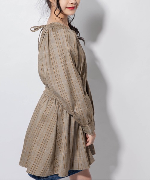 Mysa&Liina(ミーサリーナ)の「後ろリボンペプラムチュニック(チュニック・レディース・ベージュ/ブラウン/グレー・M)」の21枚目の写真