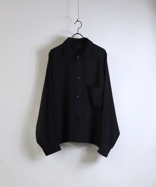 Confirm(コンファーム)の「Confirm / コンファーム ボックスシルエットラグランビッグシャツ(シャツ/ブラウス・メンズ・ブラック/ホワイト/ブルー・M/L)」の1枚目の写真