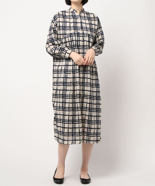 CRAFT STANDARD BOUTIQUE（クラフトスタンダードブティック）の「バンドカラーギャザー2WAYワンピース●（ワンピース・レディース・ベージュ/チェック/モカ/その他14/グレー/ネイビー・FREE）」の5枚目の写真