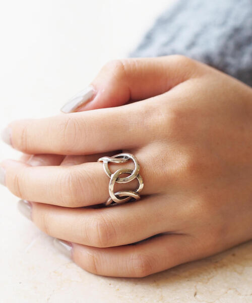 PHILIPPE AUDIBERT(フィリップ オーディベール)の「< PHILIPPE AUDIBERT(フィリップオーディベール) >サークル リング < EMMEL REFINES >(リング・レディース・シルバー・フリ-)」の4枚目の写真