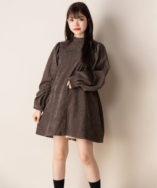 Mysa&Liina(ミーサリーナ)の「前後2WAY袖ギャザーチュニック(チュニック・レディース・チャコールグレー/ベージュ/オフホワイト/ピンク/ブルー・M)」の11枚目の写真