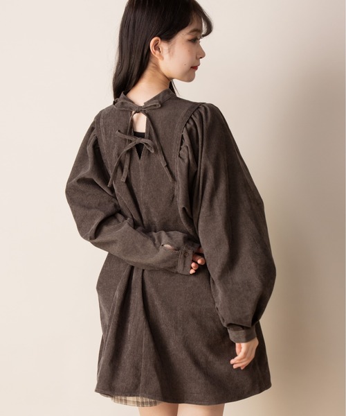 Mysa&Liina(ミーサリーナ)の「前後2WAY袖ギャザーチュニック(チュニック・レディース・チャコールグレー/ベージュ/オフホワイト/ピンク/ブルー・M)」の12枚目の写真