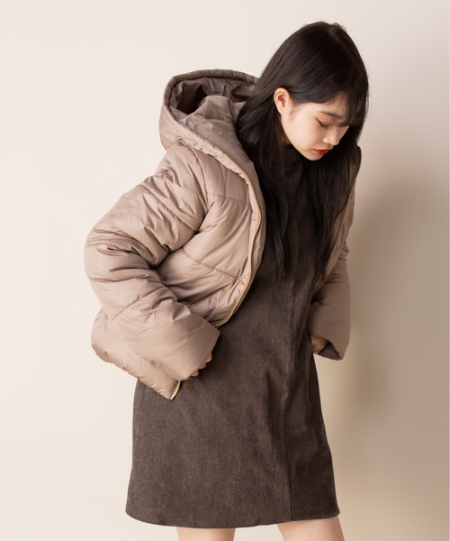 Mysa&Liina(ミーサリーナ)の「前後2WAY袖ギャザーチュニック(チュニック・レディース・チャコールグレー/ベージュ/オフホワイト/ピンク/ブルー・M)」の15枚目の写真