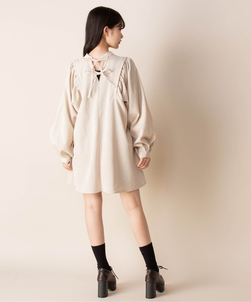 Mysa&Liina(ミーサリーナ)の「前後2WAY袖ギャザーチュニック(チュニック・レディース・チャコールグレー/ベージュ/オフホワイト/ピンク/ブルー・M)」の21枚目の写真