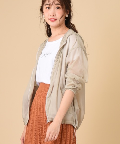 INTERPLANET（インタープラネット）の「抗菌撥水ポケッタブルブルゾン（ブルゾン・レディース・グレイッシュベージュ/チャコールグレー/ラベンダー・FREE）」の8枚目の写真