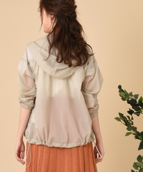 INTERPLANET（インタープラネット）の「抗菌撥水ポケッタブルブルゾン（ブルゾン・レディース・グレイッシュベージュ/チャコールグレー/ラベンダー・FREE）」の9枚目の写真