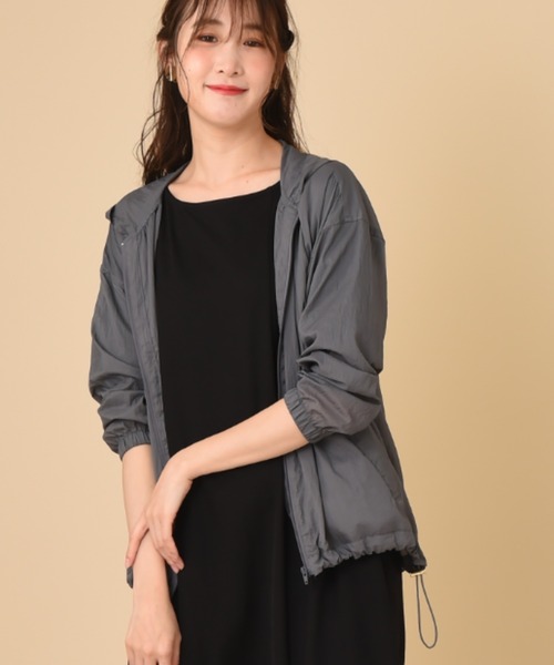 INTERPLANET（インタープラネット）の「抗菌撥水ポケッタブルブルゾン（ブルゾン・レディース・グレイッシュベージュ/チャコールグレー/ラベンダー・FREE）」の18枚目の写真