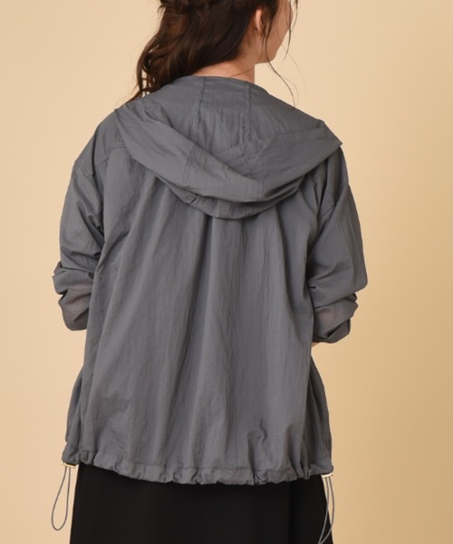 INTERPLANET（インタープラネット）の「抗菌撥水ポケッタブルブルゾン（ブルゾン・レディース・グレイッシュベージュ/チャコールグレー/ラベンダー・FREE）」の19枚目の写真