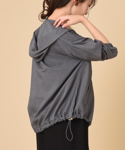 INTERPLANET（インタープラネット）の「抗菌撥水ポケッタブルブルゾン（ブルゾン・レディース・グレイッシュベージュ/チャコールグレー/ラベンダー・FREE）」の20枚目の写真