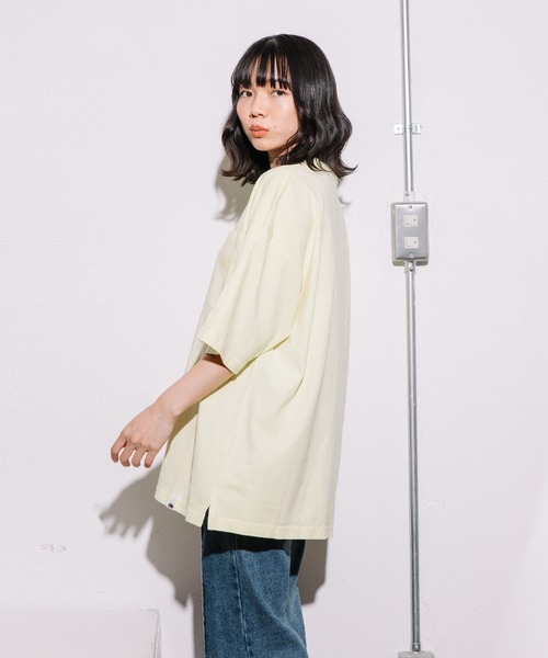 FRUIT OF THE LOOM(フルーツオブザルーム)の「刺繍ポケット付きBIGTシャツ / オーバーサイズ / ユニセックス / シンプル(Tシャツ/カットソー・メンズ・パープル/サックスブルー/イエロー/ピンク・L/XL/M/S)」の5枚目の写真