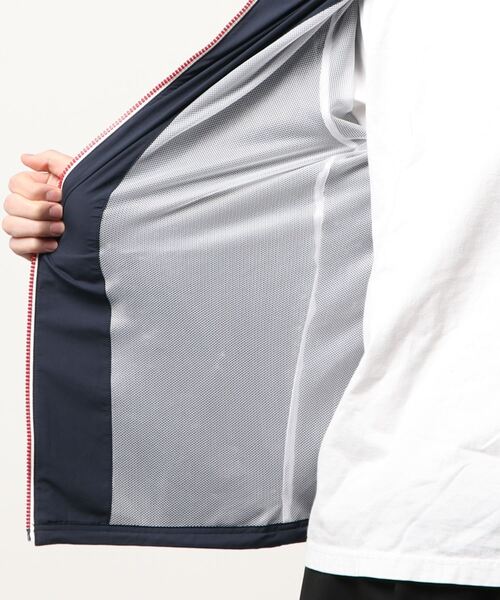 Champion(チャンピオン)の「【CHAMPION/チャンピオン】切替防風パーカー ナイロンジャケット ストレッチ素材 撥水/防風機能 ブランドロゴ(ブルゾン・メンズ・ブラック/ネイビー/ブルー・LARGE/X-LARGE/MEDIUM)」の6枚目の写真