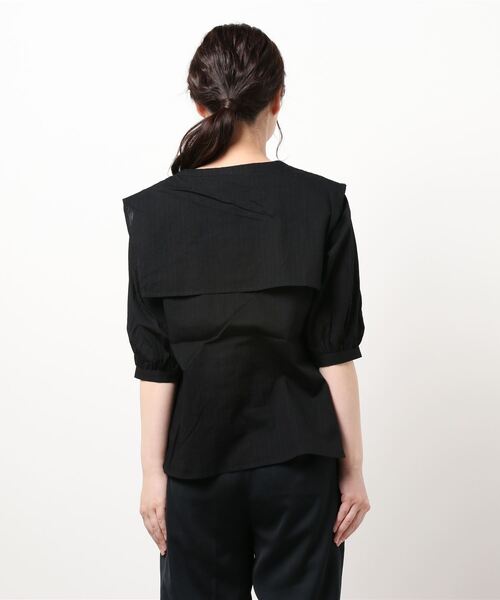 Samansa Mos2 blue（サマンサモスモスブルー）の「スクエア衿ブラウス（シャツ/ブラウス・レディース・ベージュ/オフホワイト/ブラック・ﾌﾘ-）」の5枚目の写真