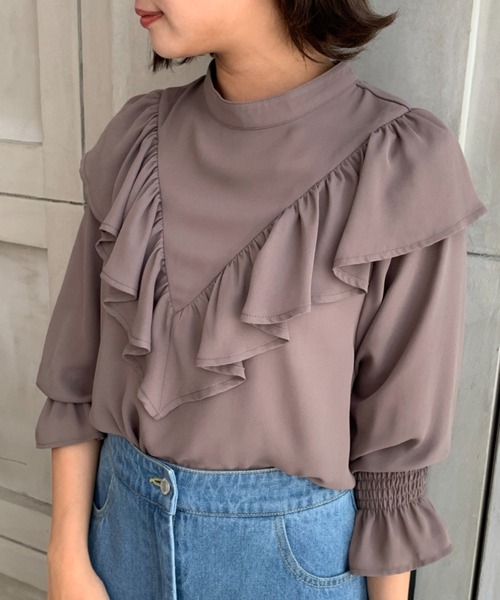moment+(モーメントプラス)の「シフォンジョーゼットフリルブラウス(シャツ/ブラウス・レディース・カーキ/オフホワイト/ベージュ/ブラウン/ブラック・M/L)」の3枚目の写真