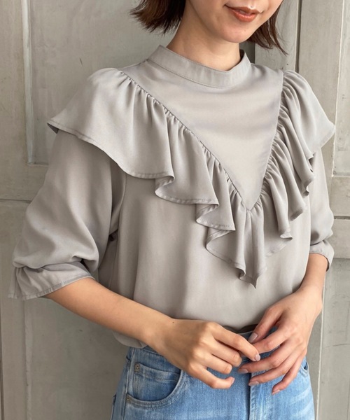 moment+(モーメントプラス)の「シフォンジョーゼットフリルブラウス(シャツ/ブラウス・レディース・カーキ/オフホワイト/ベージュ/ブラウン/ブラック・M/L)」の5枚目の写真