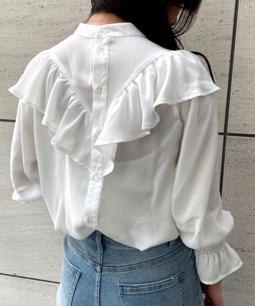 moment+(モーメントプラス)の「シフォンジョーゼットフリルブラウス(シャツ/ブラウス・レディース・カーキ/オフホワイト/ベージュ/ブラウン/ブラック・M/L)」の9枚目の写真