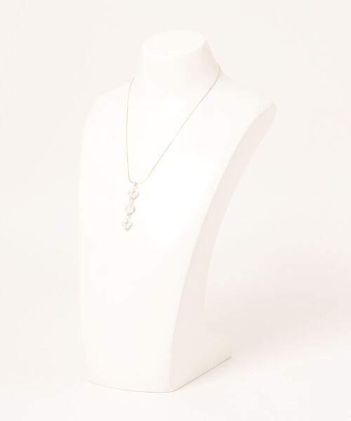 natural couture(ナチュラルクチュール)の「3連パールネックレス(ネックレス・レディース・その他1/その他2・FREE)」の4枚目の写真
